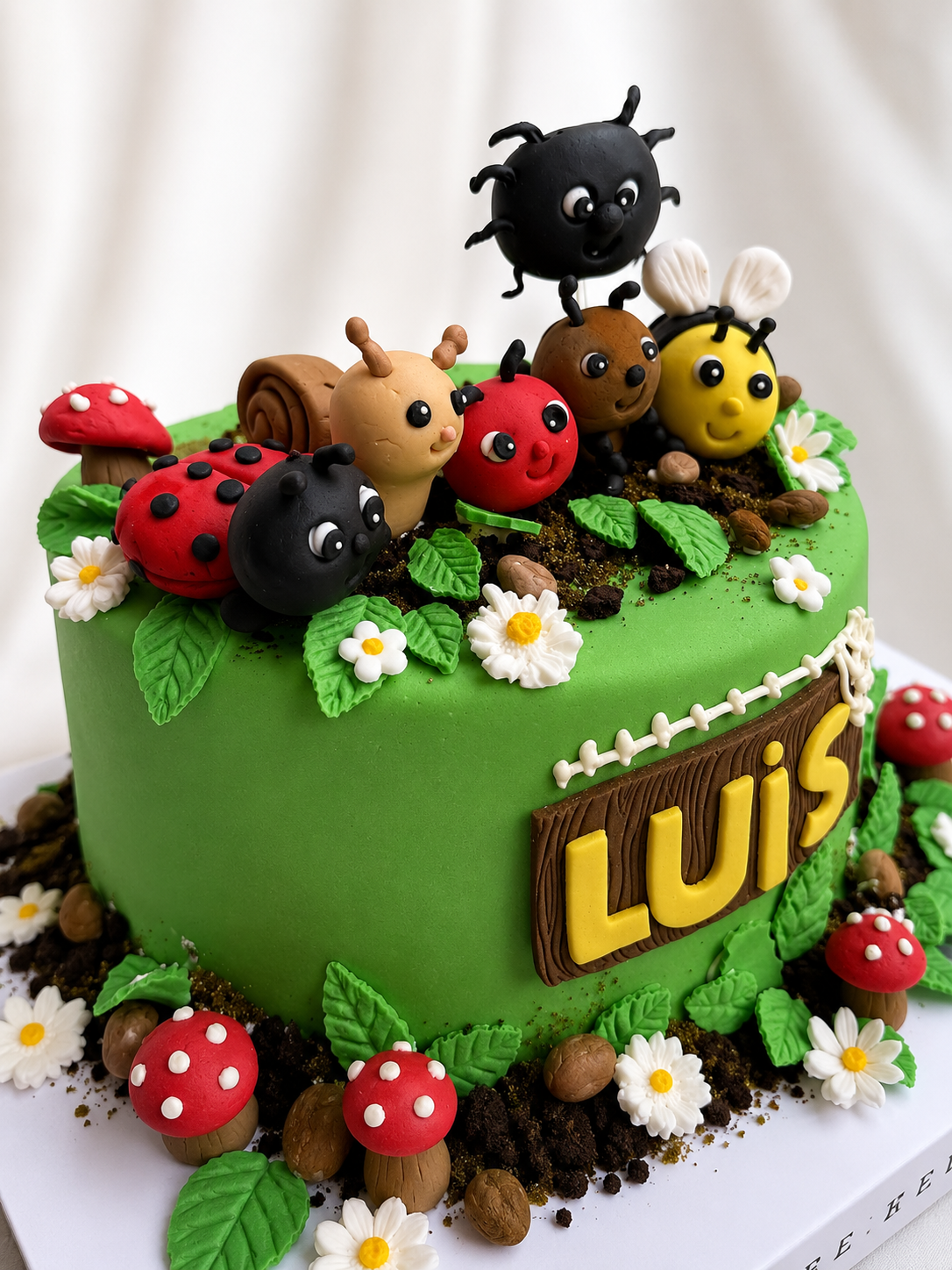 Torta Bichos en Fondant