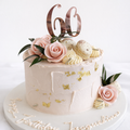 Torta Rosa pastel con flores 