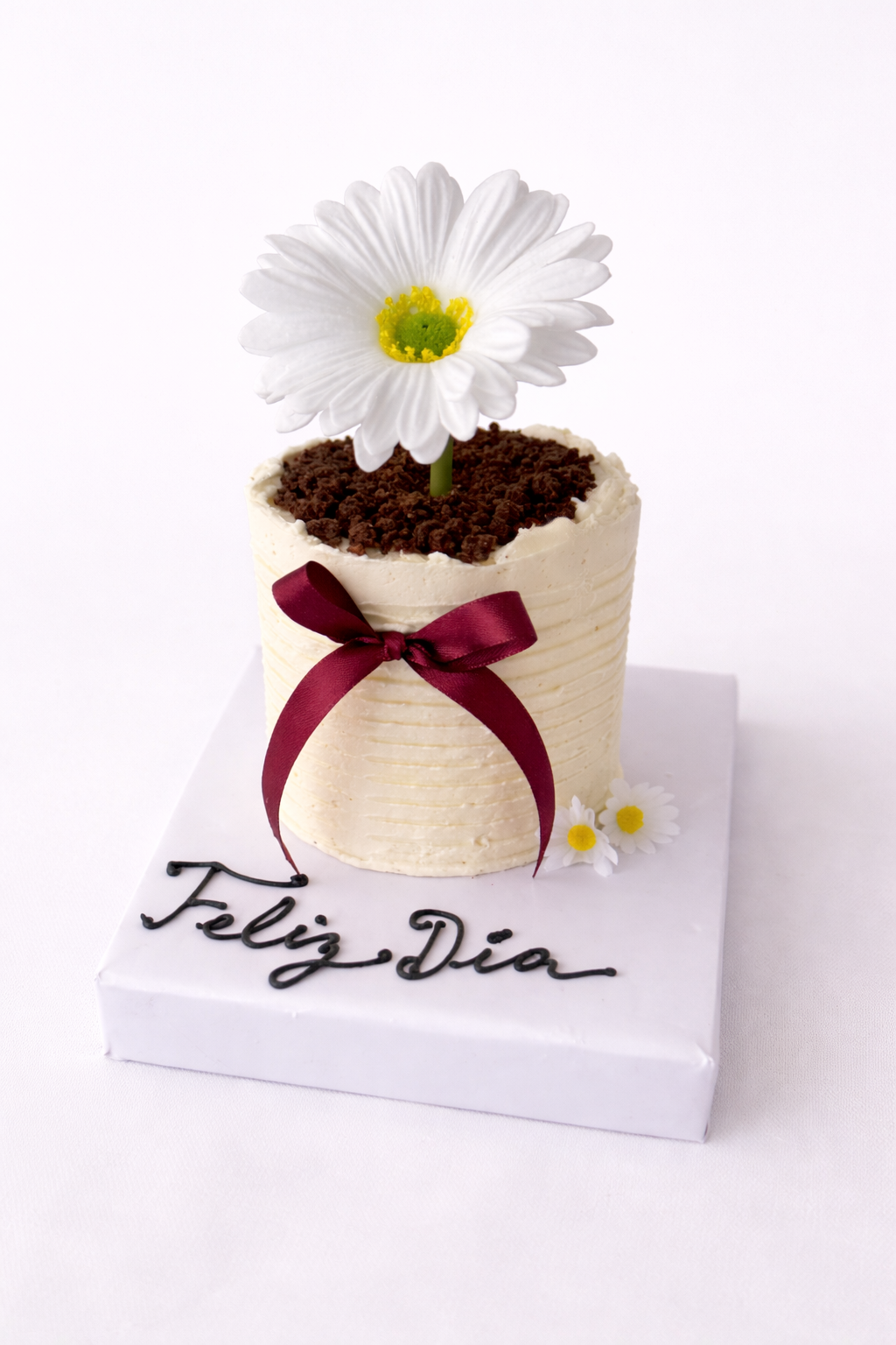 Torta blanca con moño y flor Bogotá Torta para regalar,  Regalos Bogotá , Pasteleria personalizada 