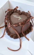 Torta corazon chocolate moños 