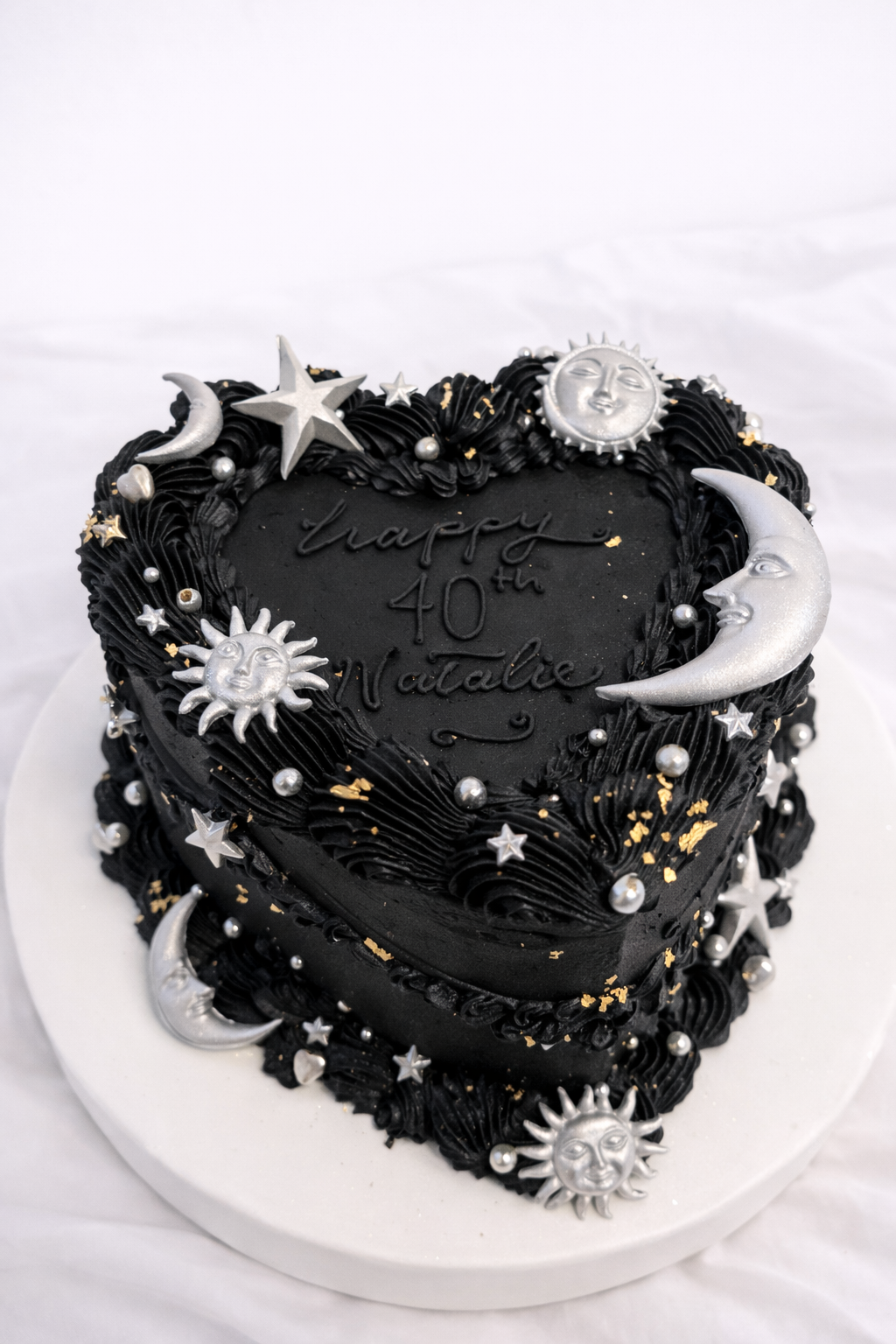 Torta corazon en negro celestial