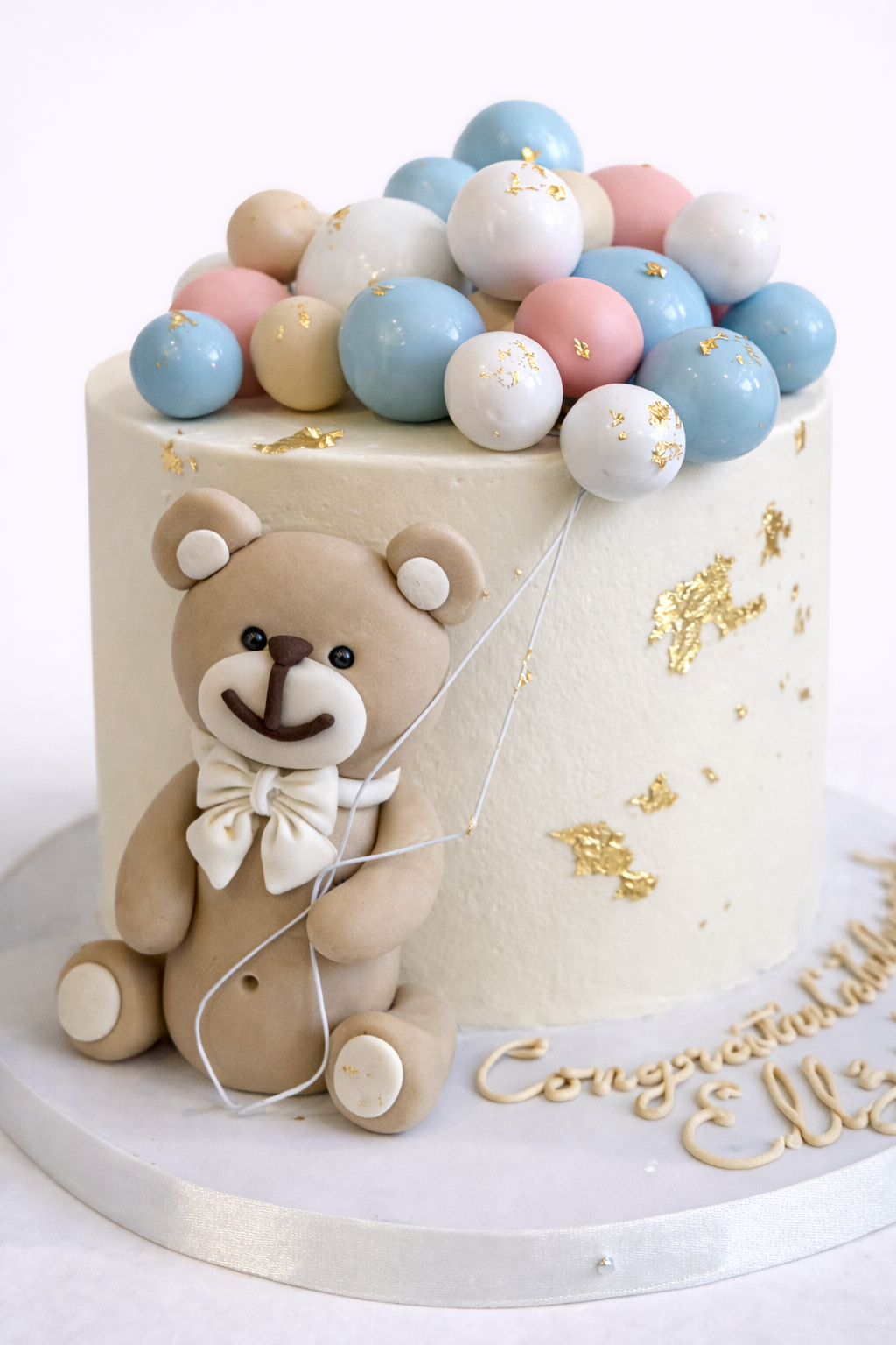 Torta oso con esferas pastel 