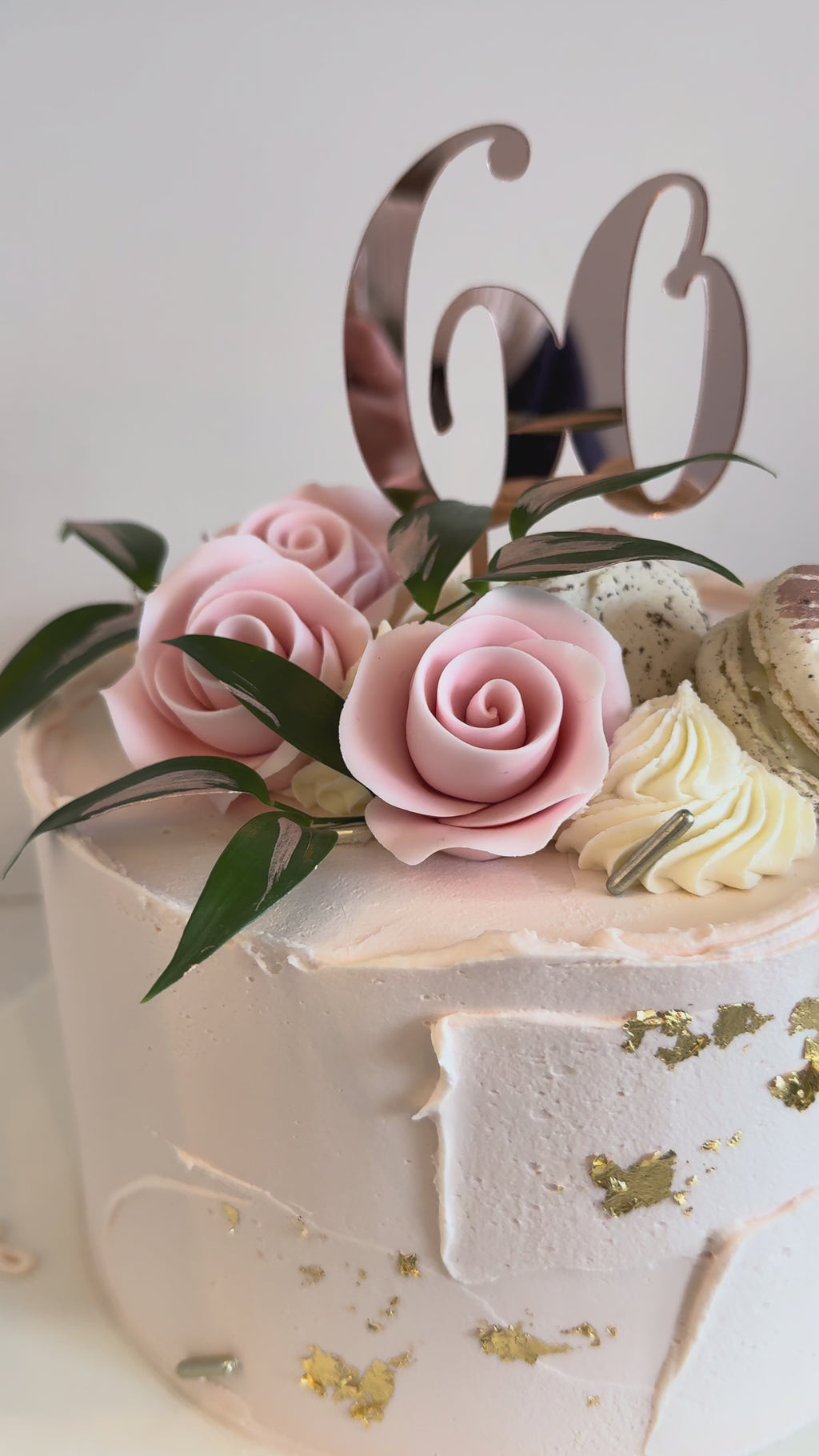 Torta Rosa pastel con flores 