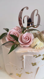 Torta Rosa pastel con flores 