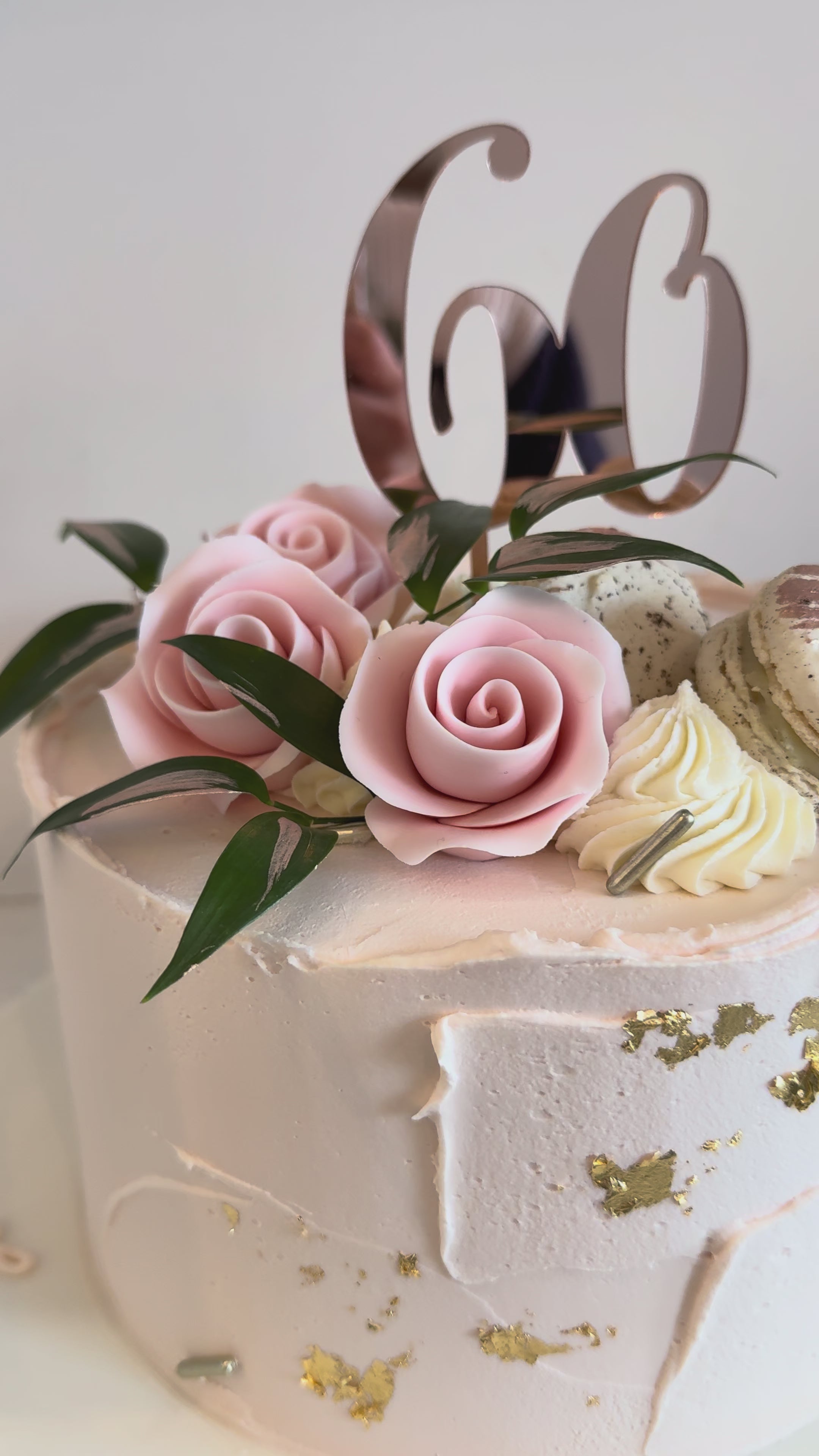 Torta Rosa pastel con flores 