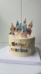 Torta Con fotos y gorros feliz cumpleaños