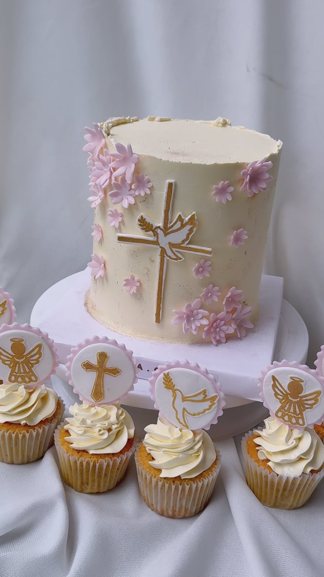 Torta Primera comunion en crema Rosada 